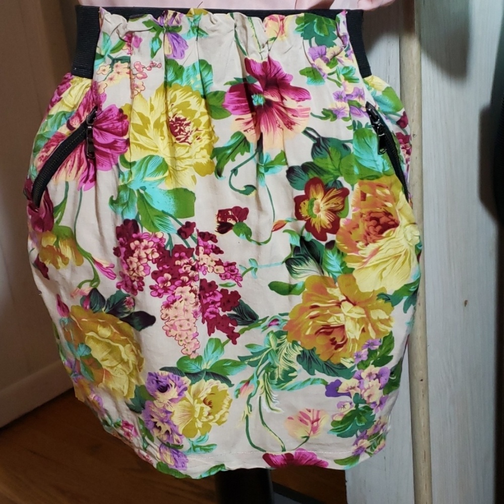 🤑 2 for $16 Papaya Floral Skirt